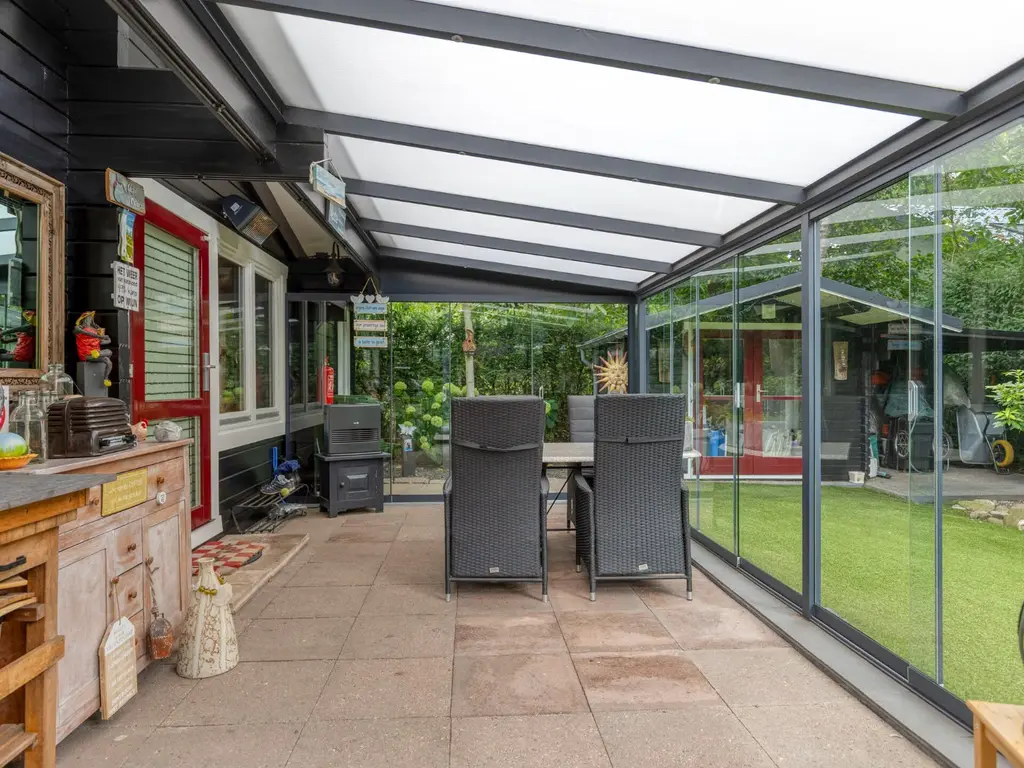De Stille Wille 264, OOST WEST EN MIDDELBEERS