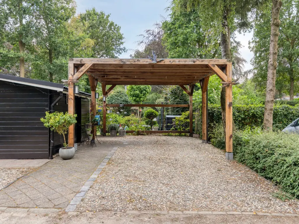 De Stille Wille 264, OOST WEST EN MIDDELBEERS