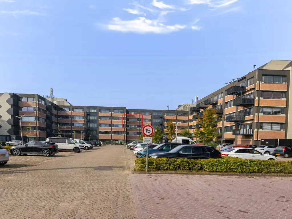 Zandsteen 78, HOORN