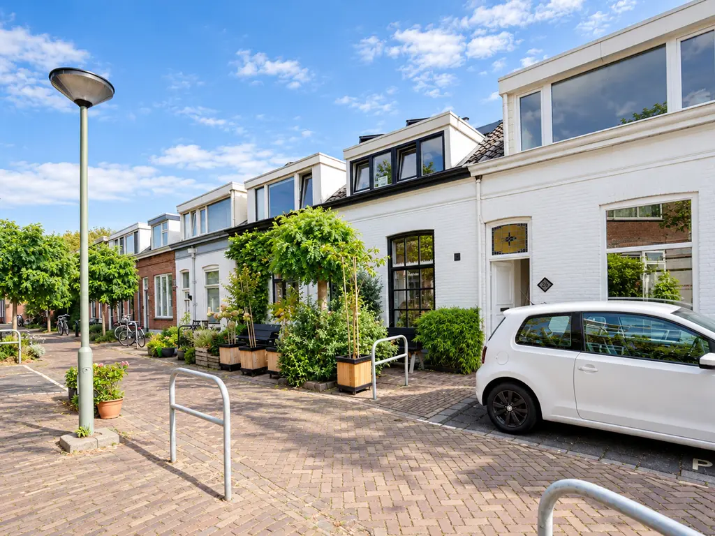 Adriaan van Altenastraat 26, DORDRECHT