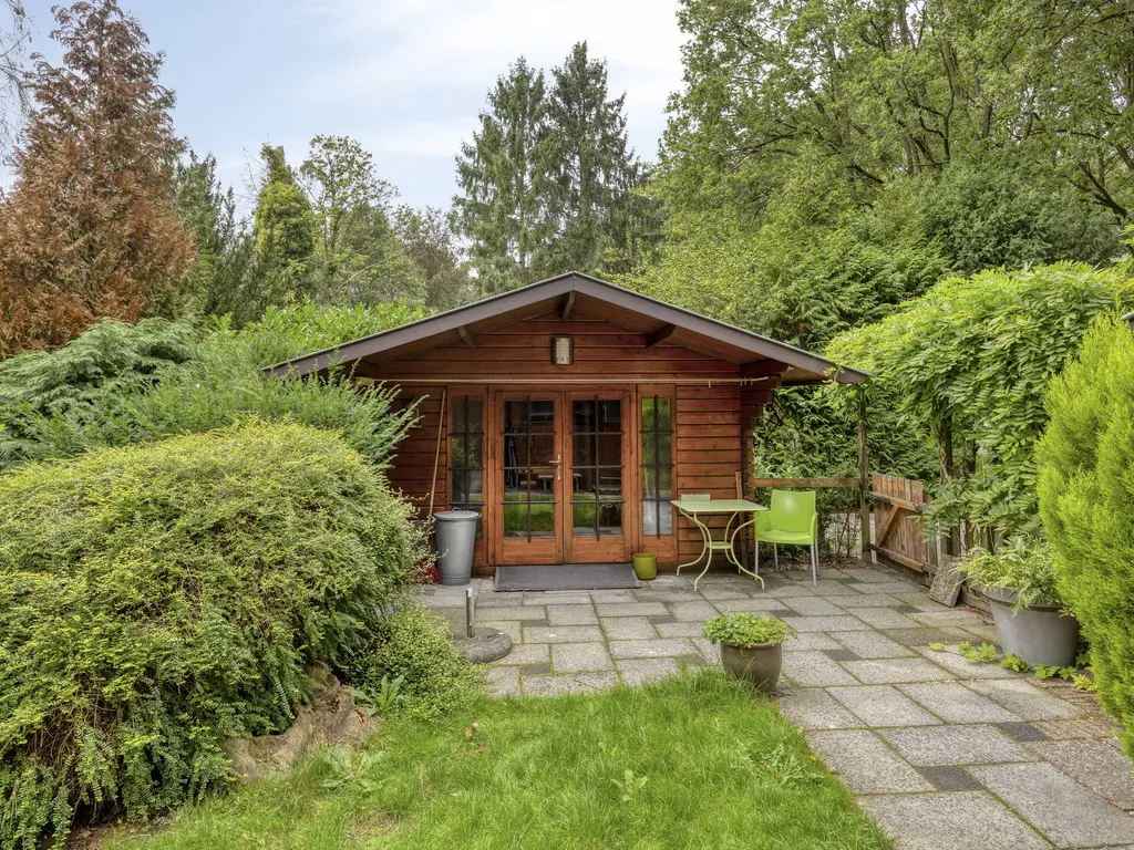 De Stille Wille 247, OOST WEST EN MIDDELBEERS