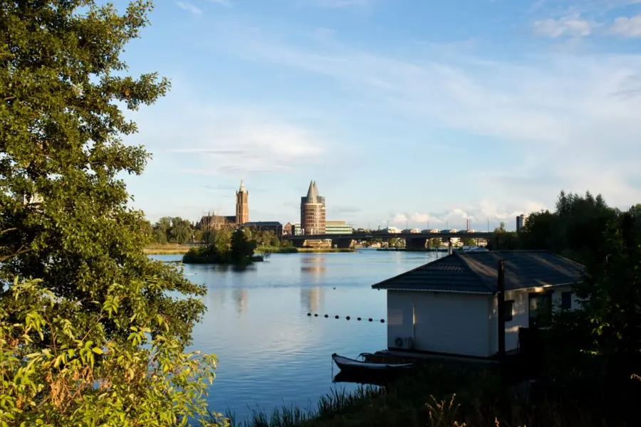 Woningmarkt Roermond Q4 2024: Stabiele prijzen, snellere verkoop en meer transacties