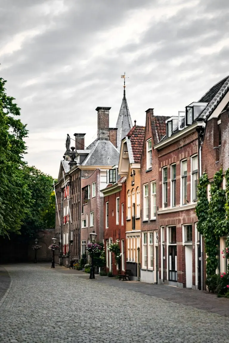 Woningmarkt Leiden Q4 2024: Prijzen dalen, maar kleinere woningen worden waardevol
