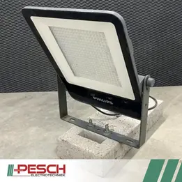 Schijnwerper LED, 100W op betonblok