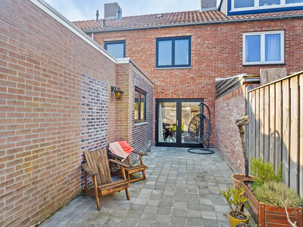 Julianastraat 8, Vogelwaarde