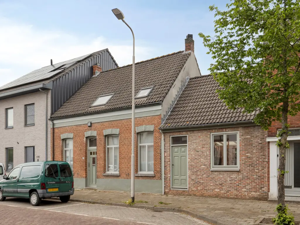 Hulsterloostraat 121, Nieuw Namen
