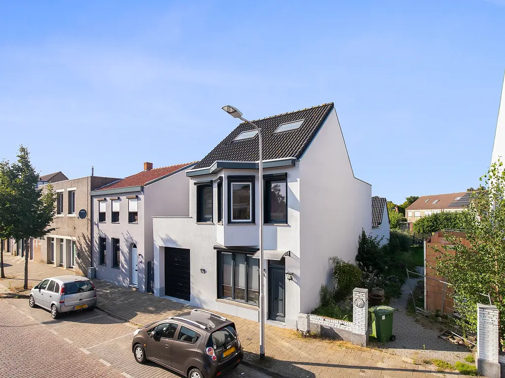 Hulsterloostraat 111, Nieuw Namen