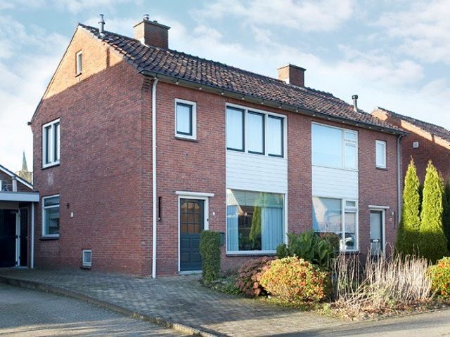 Van Loostraat 15, Ootmarsum