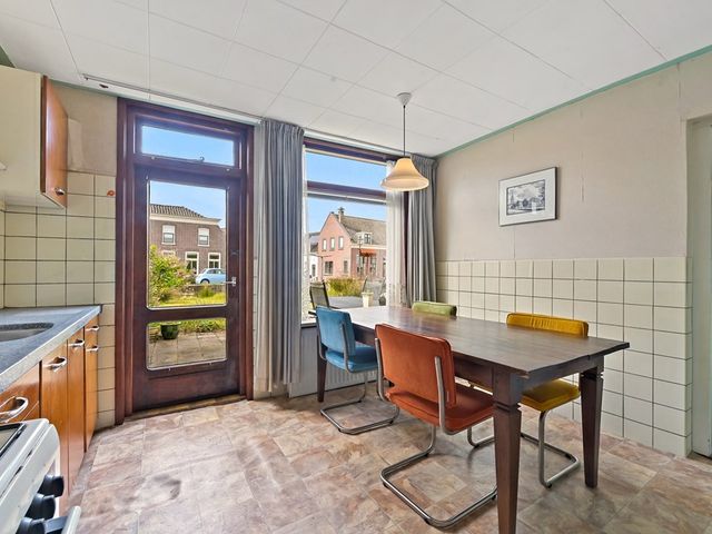 Commandeurskade 11, Maasland