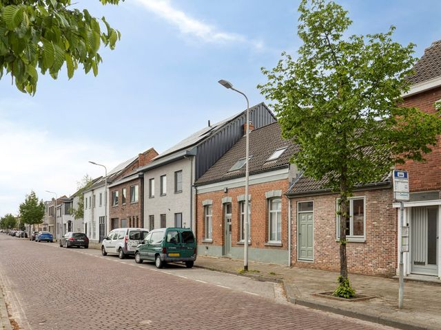 Hulsterloostraat 121, Nieuw Namen