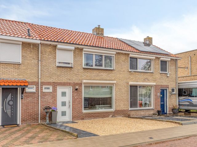 Vierambachtenstraat 32, Hulst