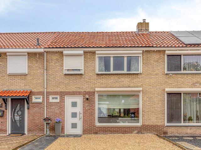 Vierambachtenstraat 32, Hulst