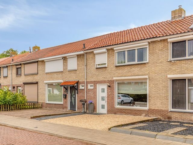Vierambachtenstraat 32, Hulst