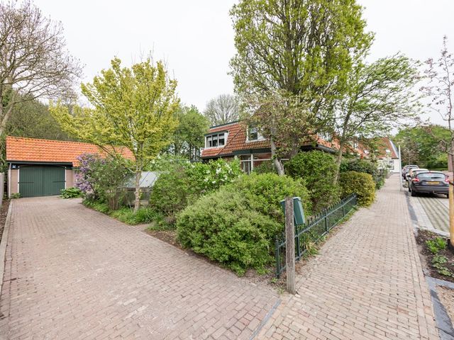 Van Hottingawei 8, Pietersbierum