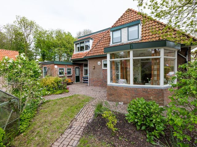 Van Hottingawei 8, Pietersbierum