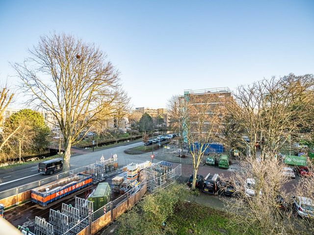 Burg Caan van Necklaan 182, Leidschendam