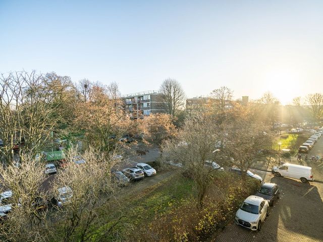 Burg Caan van Necklaan 182, Leidschendam