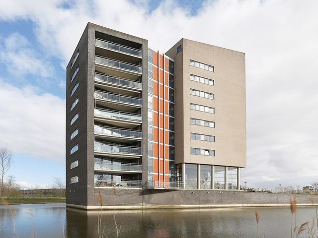 Spitsbergen ONG, Almere