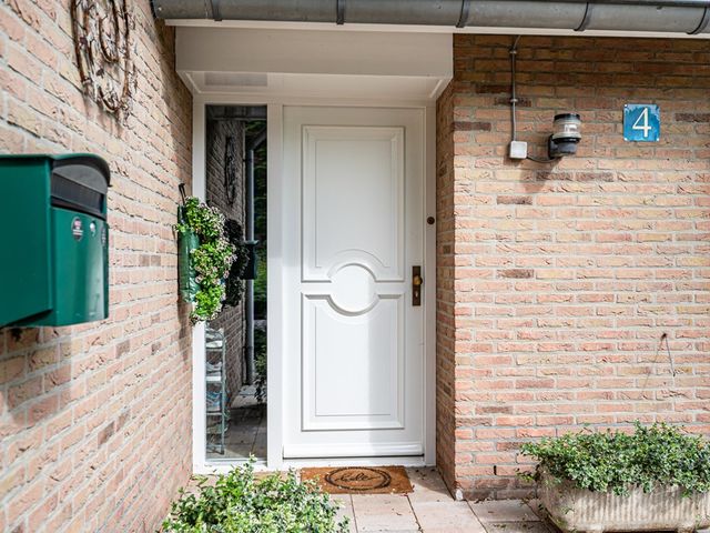 Visarend 4, Tollebeek