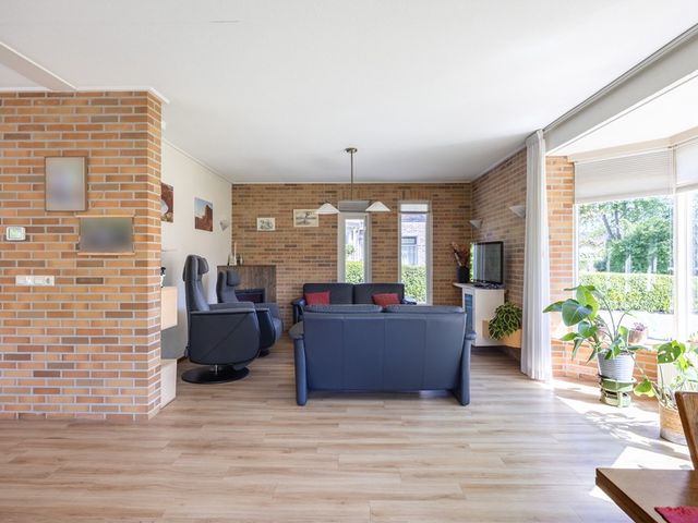 Zuiderbuuren 5, Marum