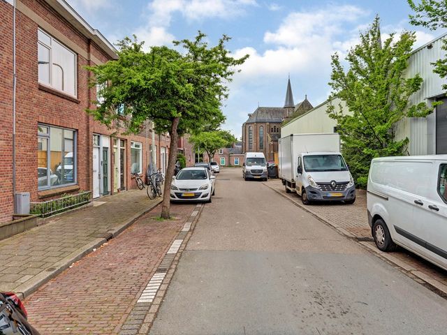 Burg van der Veldestraat 18, 's-Gravenhage