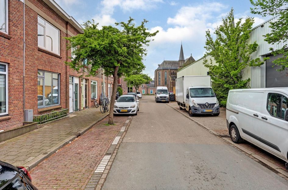 Burg van der Veldestraat 18