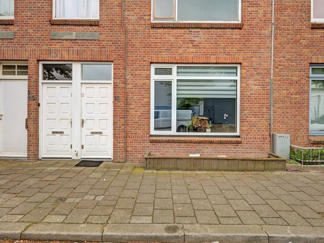 Burg van der Veldestraat 18, 's-Gravenhage