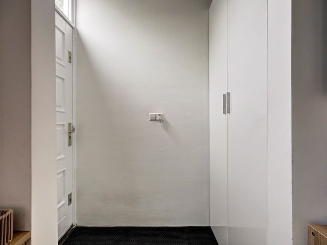 Burg van der Veldestraat 18, 's-Gravenhage
