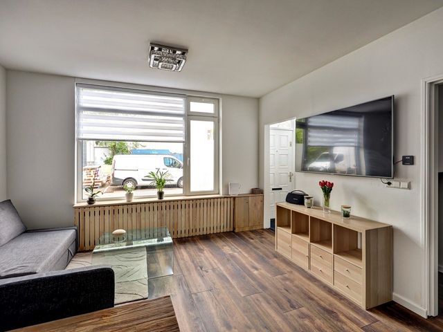 Burg van der Veldestraat 18, 's-Gravenhage