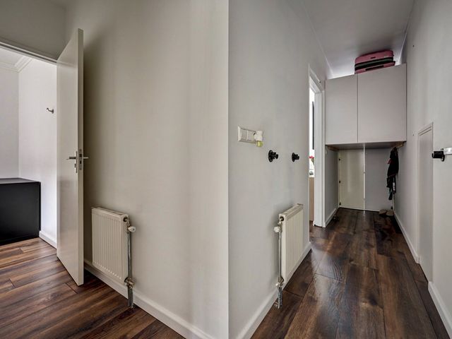 Burg van der Veldestraat 18, 's-Gravenhage
