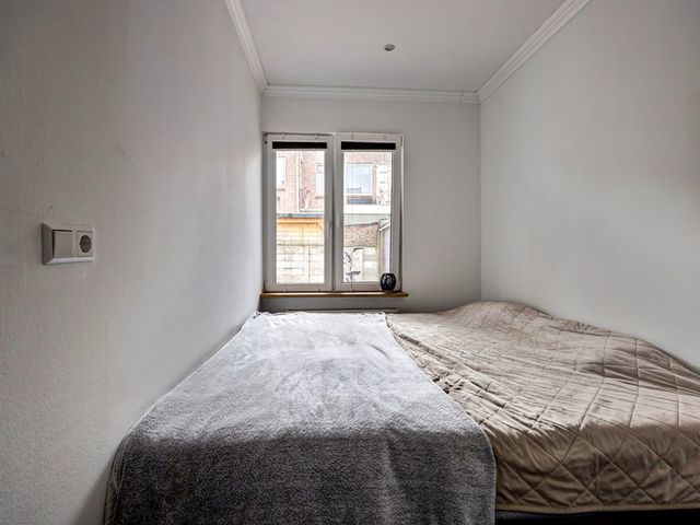Burg van der Veldestraat 18, 's-Gravenhage