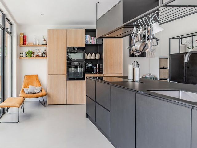 Adelaarstraat 6, Badhoevedorp