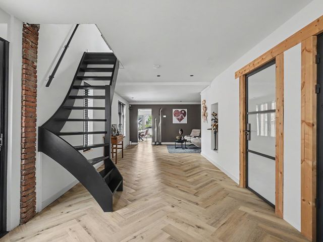 Kerkstraat 10, Strijen