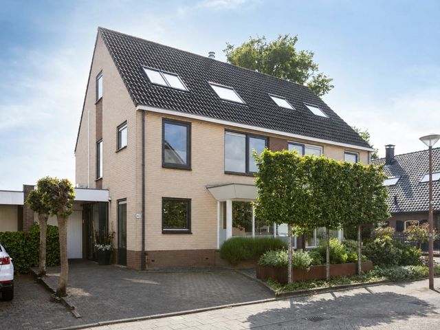 De Kievit 40, Elst