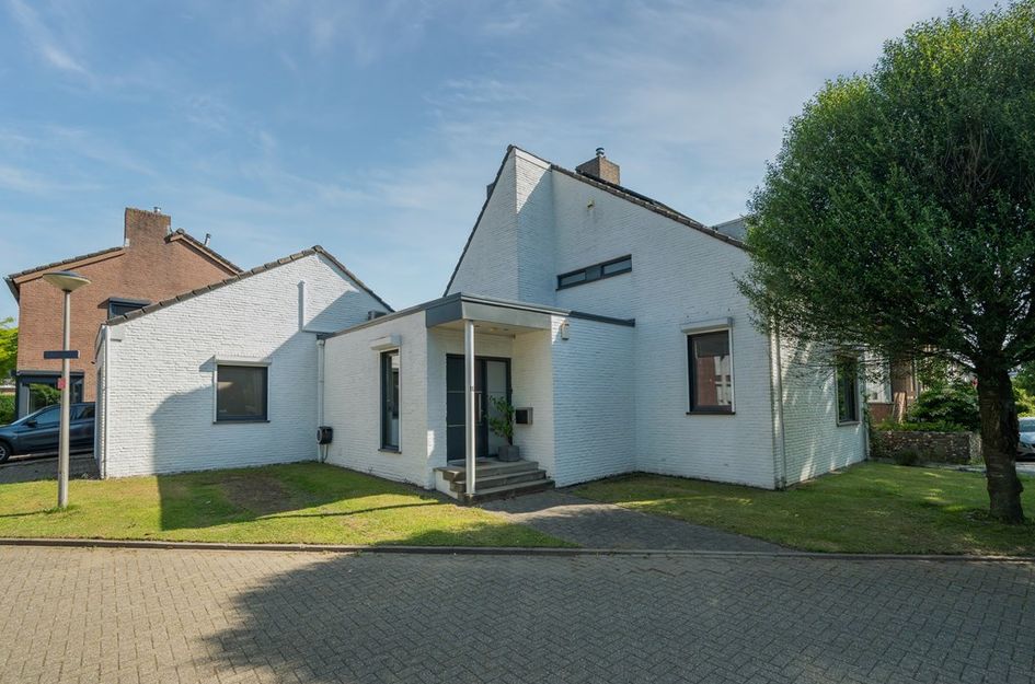 Titanenhof 16