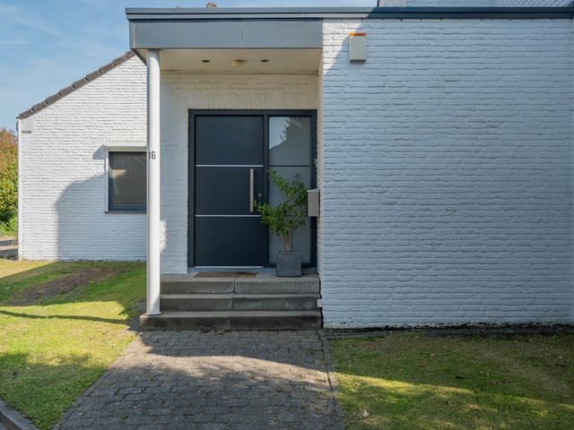 Titanenhof 16, Maastricht