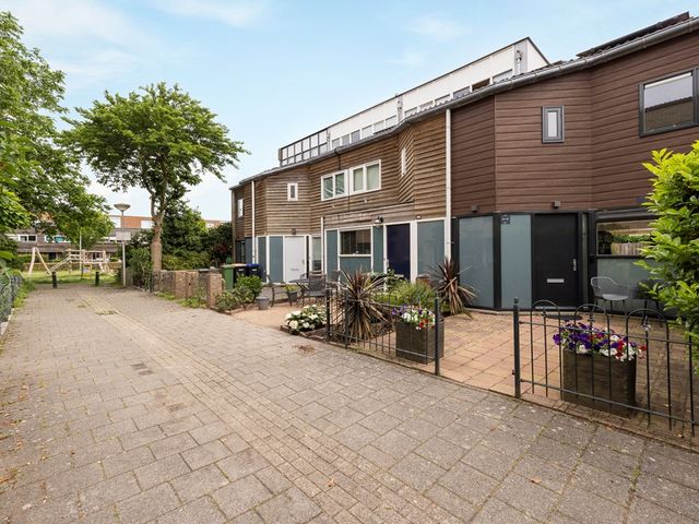 J. Paxtonstraat 41, Velserbroek