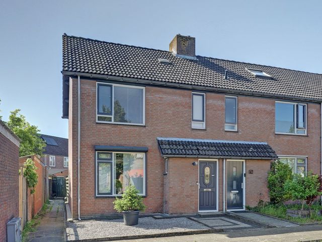 Zilvermeeuw 24, Etten-Leur