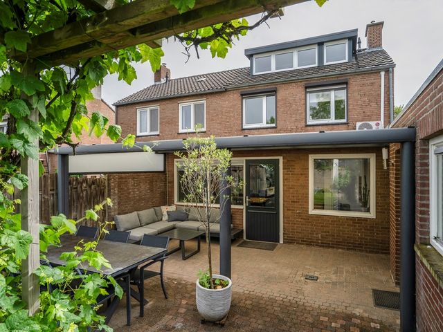 van Gelderstraat 13, Wessem
