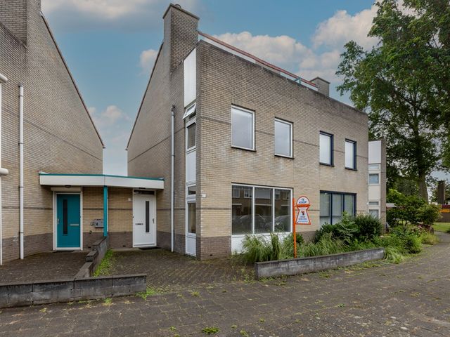 Carel Willinkplein 13, Roosendaal