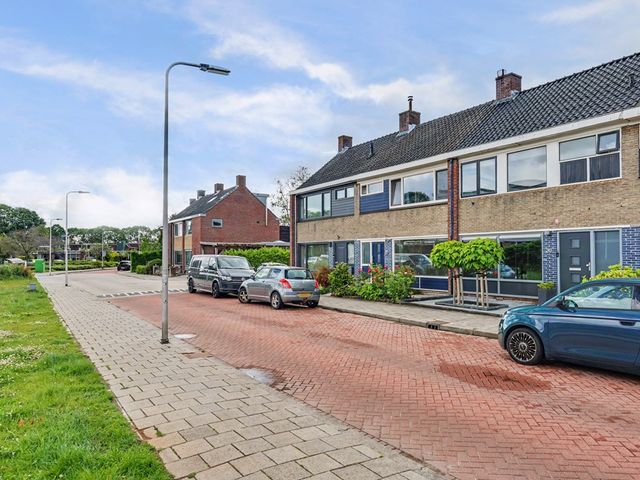 Zwaluwenlaan 30, Rhoon
