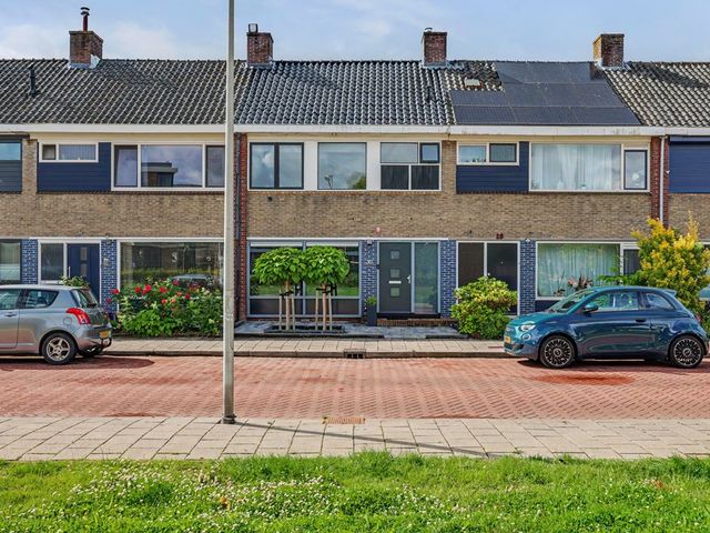 Zwaluwenlaan 30, Rhoon