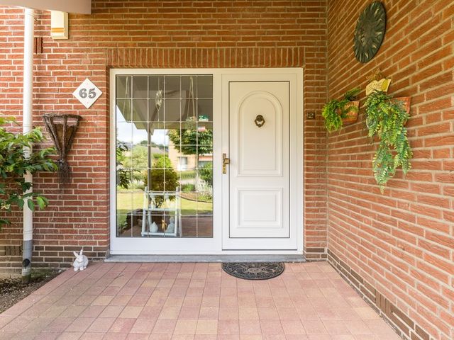 Julianalaan 65, Maasbracht