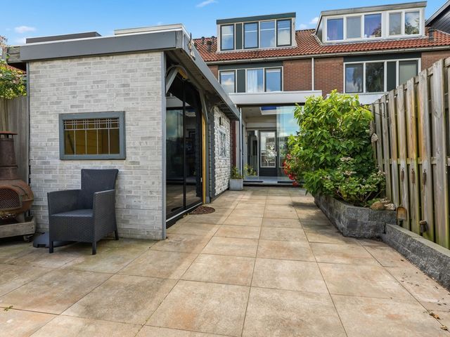 Wezenland 209, Wormer
