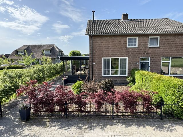 Eerbeekseweg 132, Loenen