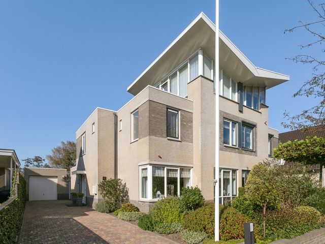 Theo van Doesburglaan 11, Oegstgeest