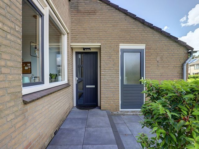 Plevierstraat 1, Strijen