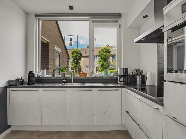 Plevierstraat 1, Strijen