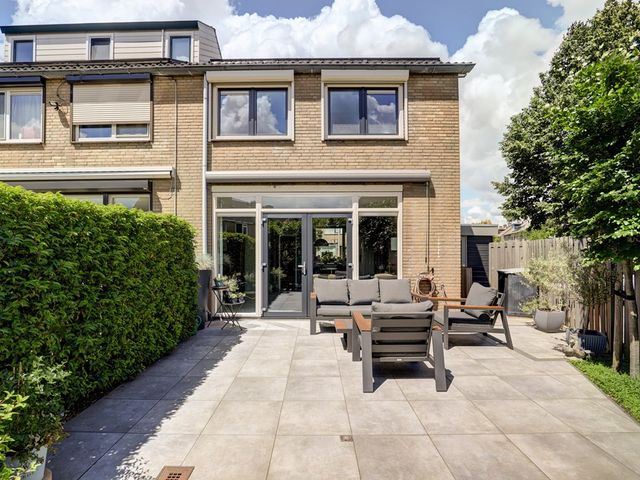Plevierstraat 1, Strijen
