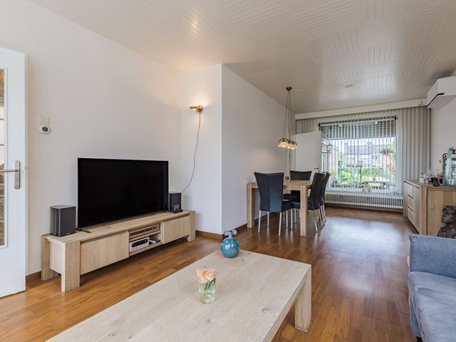 Jan Petersstraat 8, Roosteren